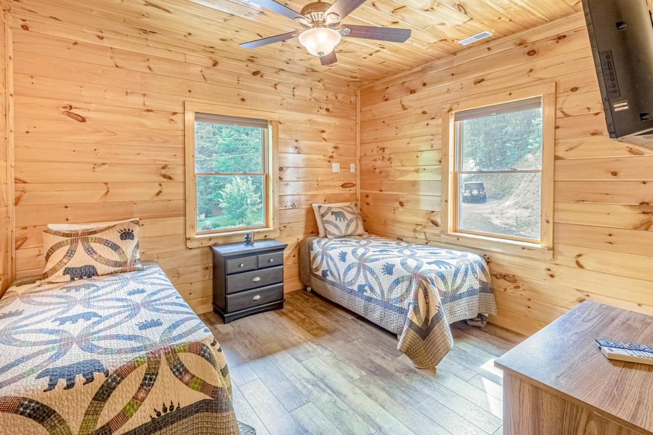 Hilltop Cabin Bryson City Exterior photo