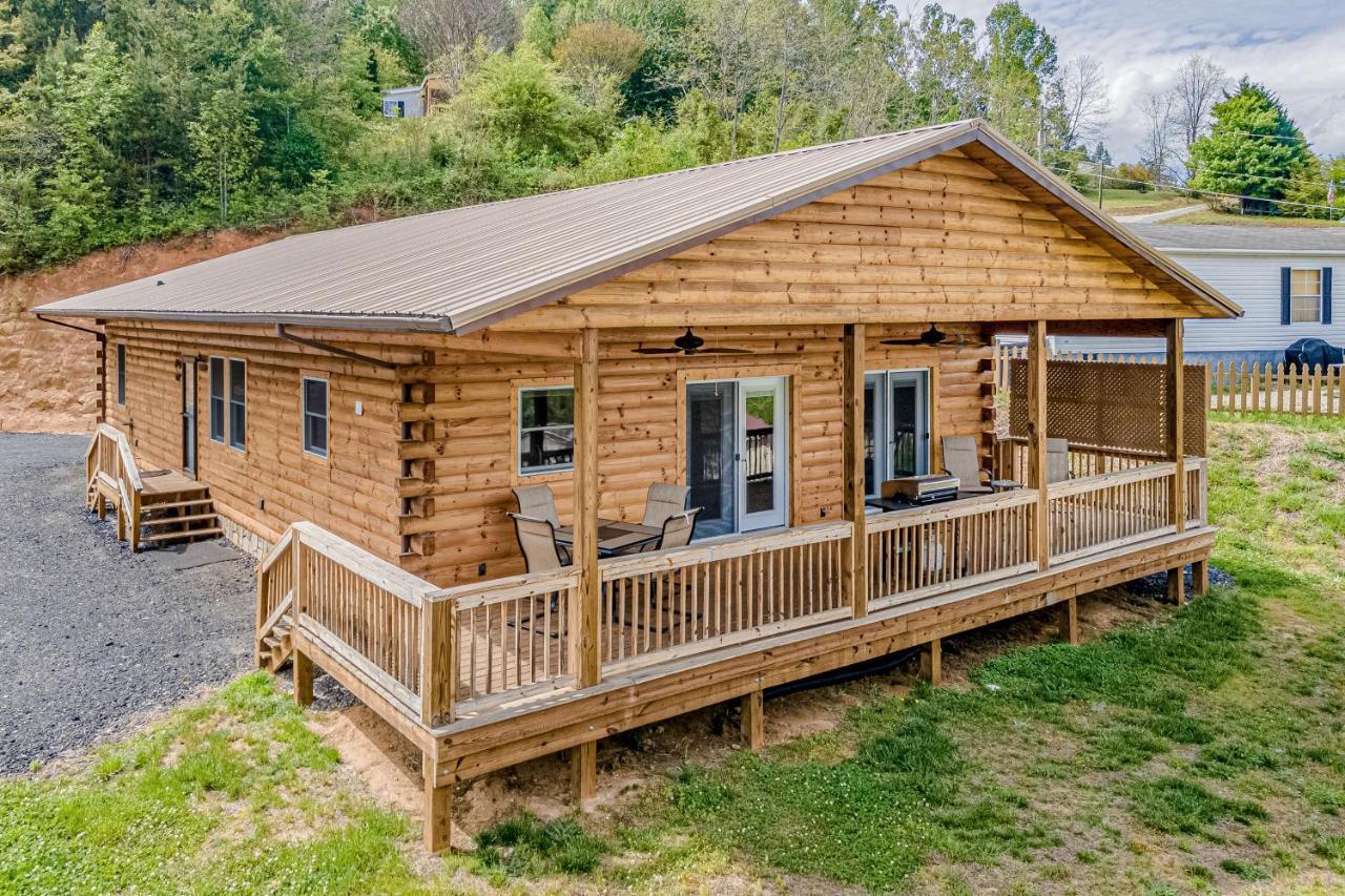 Hilltop Cabin Bryson City Exterior photo